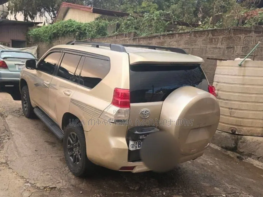 Toyota Land Cruiser 2009 Gold