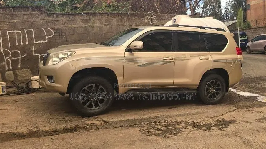 Toyota Land Cruiser 2009 Gold