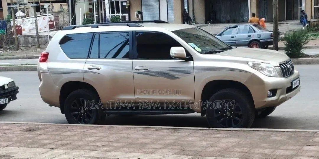 Toyota Land Cruiser 2009 Gold
