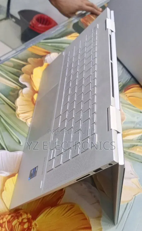 New Laptop HP Envy X2 8GB Intel Core i7 SSD 512GB