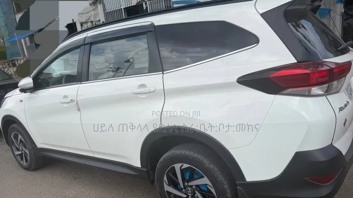 Toyota Rush 2023 Off white
