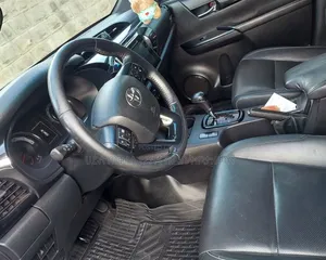 Toyota Hilux 2020 Off white