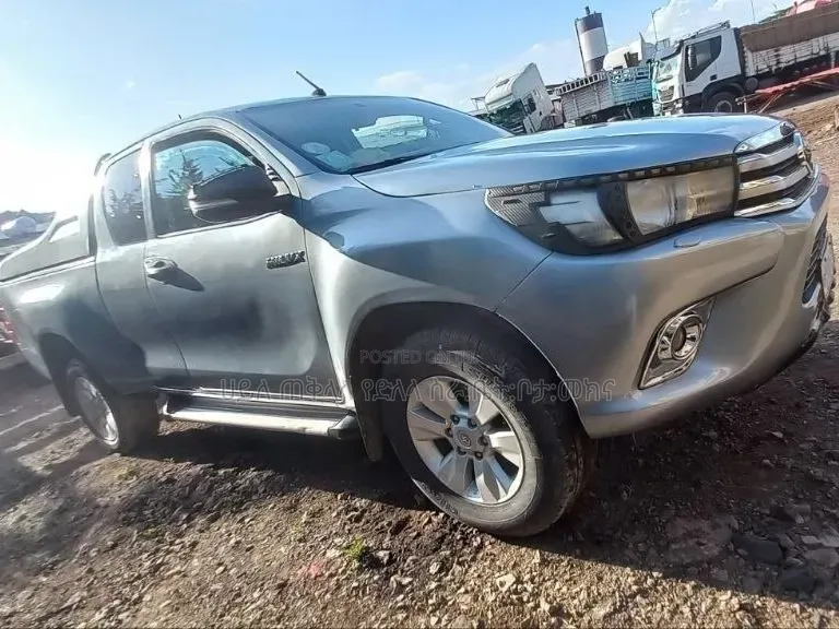 Toyota Hilux 2016 Silver
