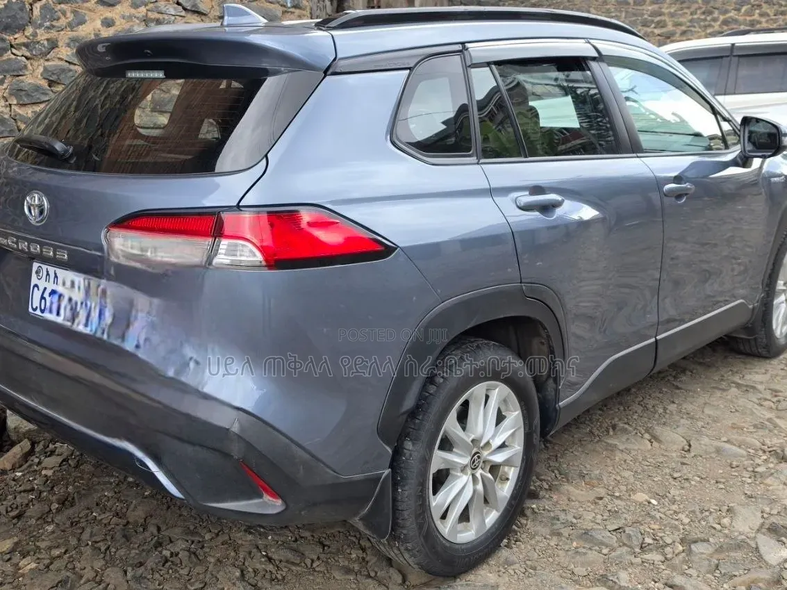 Toyota Corolla Cross Hybrid 2024 Blue