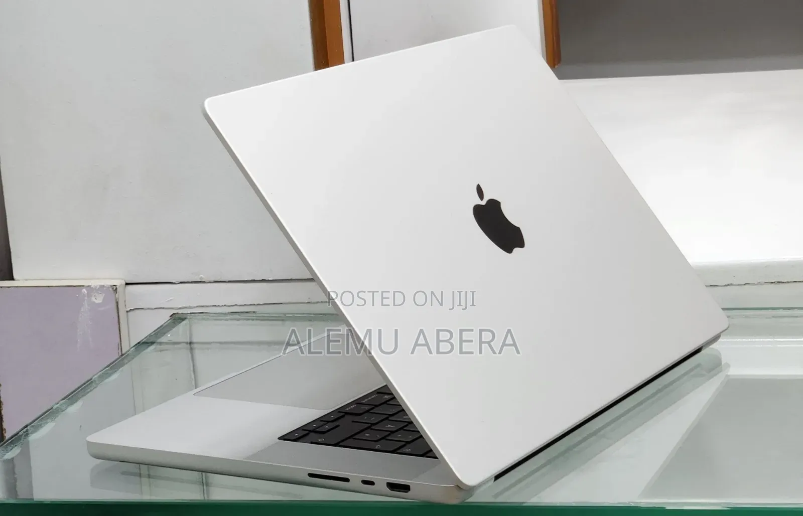 New Laptop Apple MacBook Pro M1 16GB Apple M1 Pro SSD 512GB