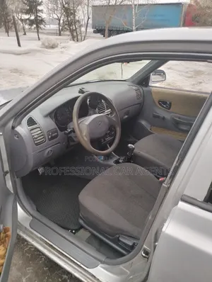 Hyundai Accent Automatic 2000 White