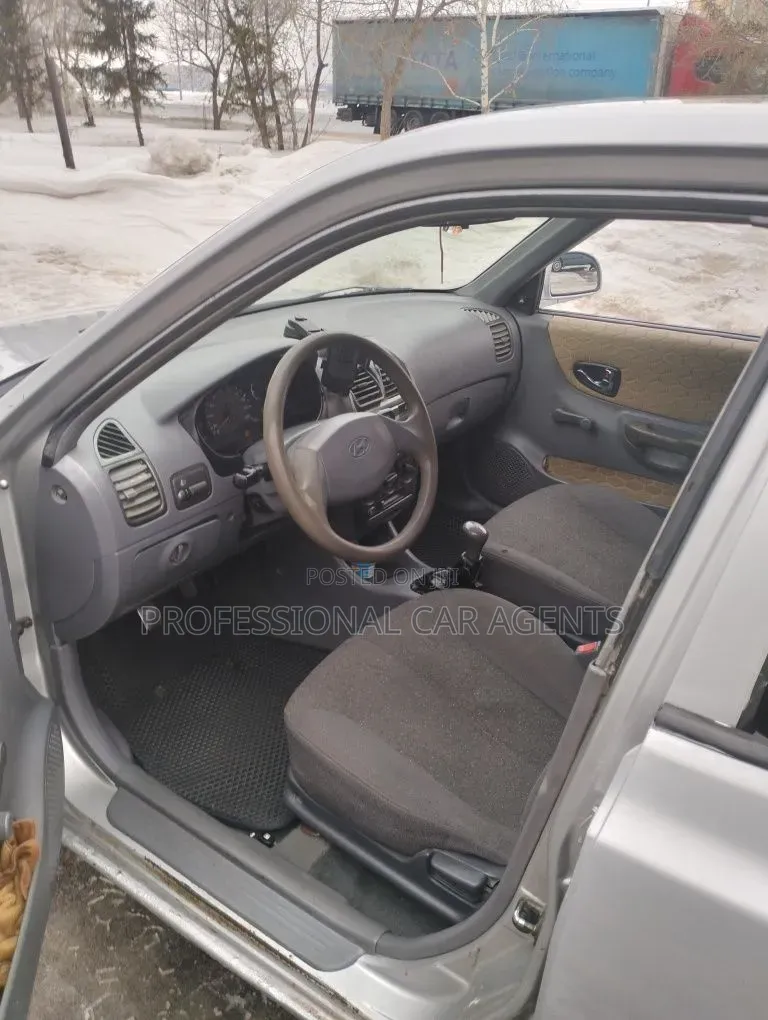 Hyundai Accent Automatic 2000 White