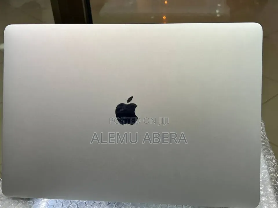 New Laptop Apple MacBook Pro 2018 16GB Intel Core i7 SSD 256GB