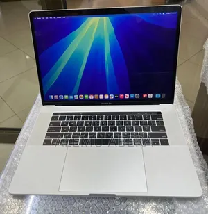 New Laptop Apple MacBook Pro 2018 16GB Intel Core i7 SSD 256GB
