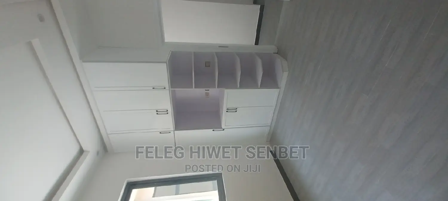 5bdrm House in አአ, Bole for Sale