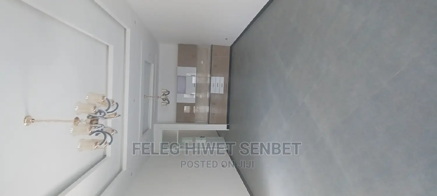 5bdrm House in አአ, Bole for Sale