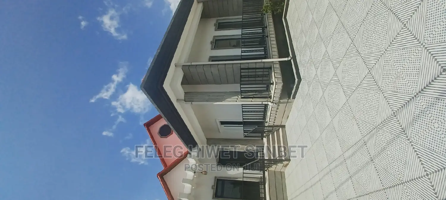 5bdrm House in አአ, Bole for Sale