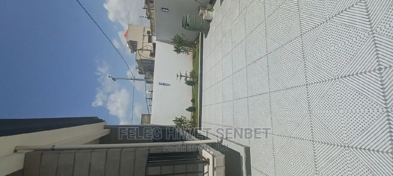 5bdrm House in አአ, Bole for Sale