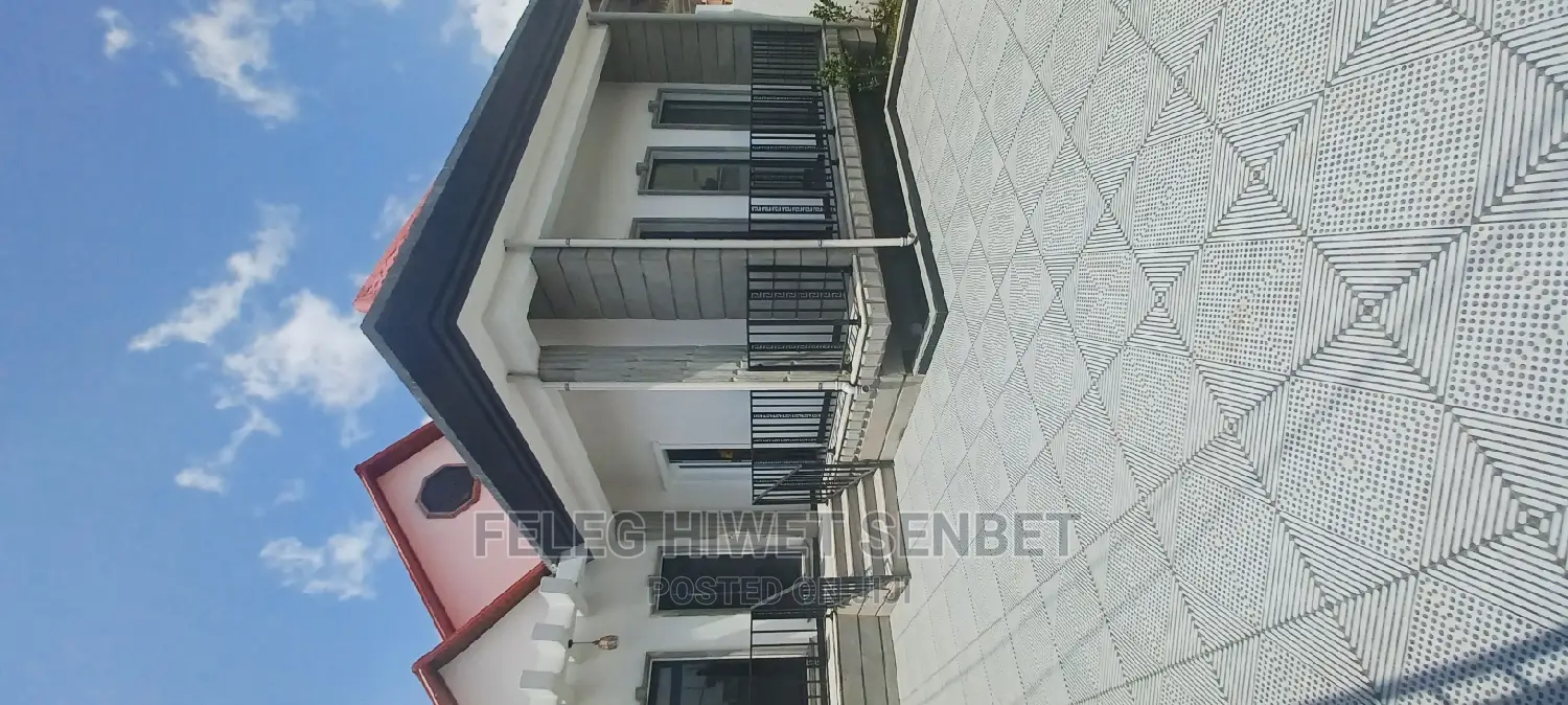 5bdrm House in አአ, Bole for Sale