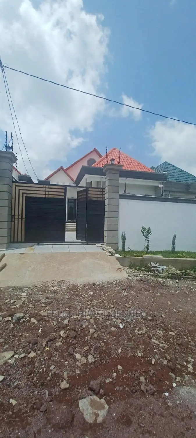 5bdrm House in አአ, Bole for Sale