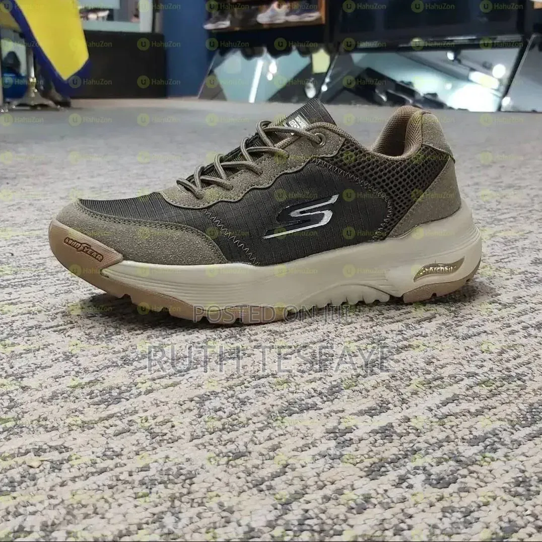Skechers Arc Fit