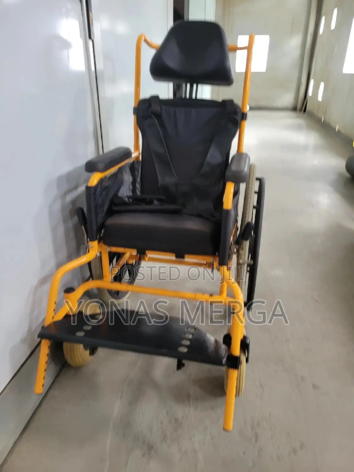 Pediatric Wheelchair 14" Seat Width跋崥bring Your Essentials With You