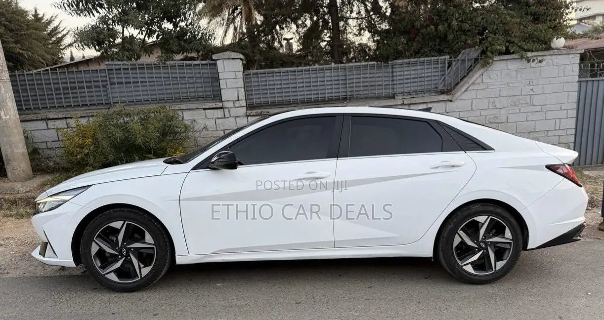 Hyundai Avante 2021 White