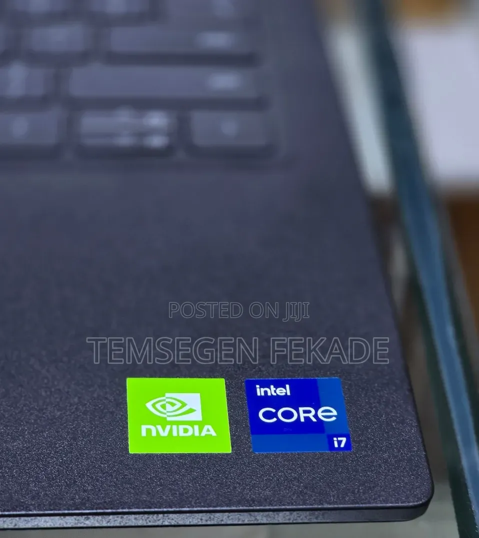 New Laptop Dell Latitude 3320 8GB Intel Core i7 SSD 256GB