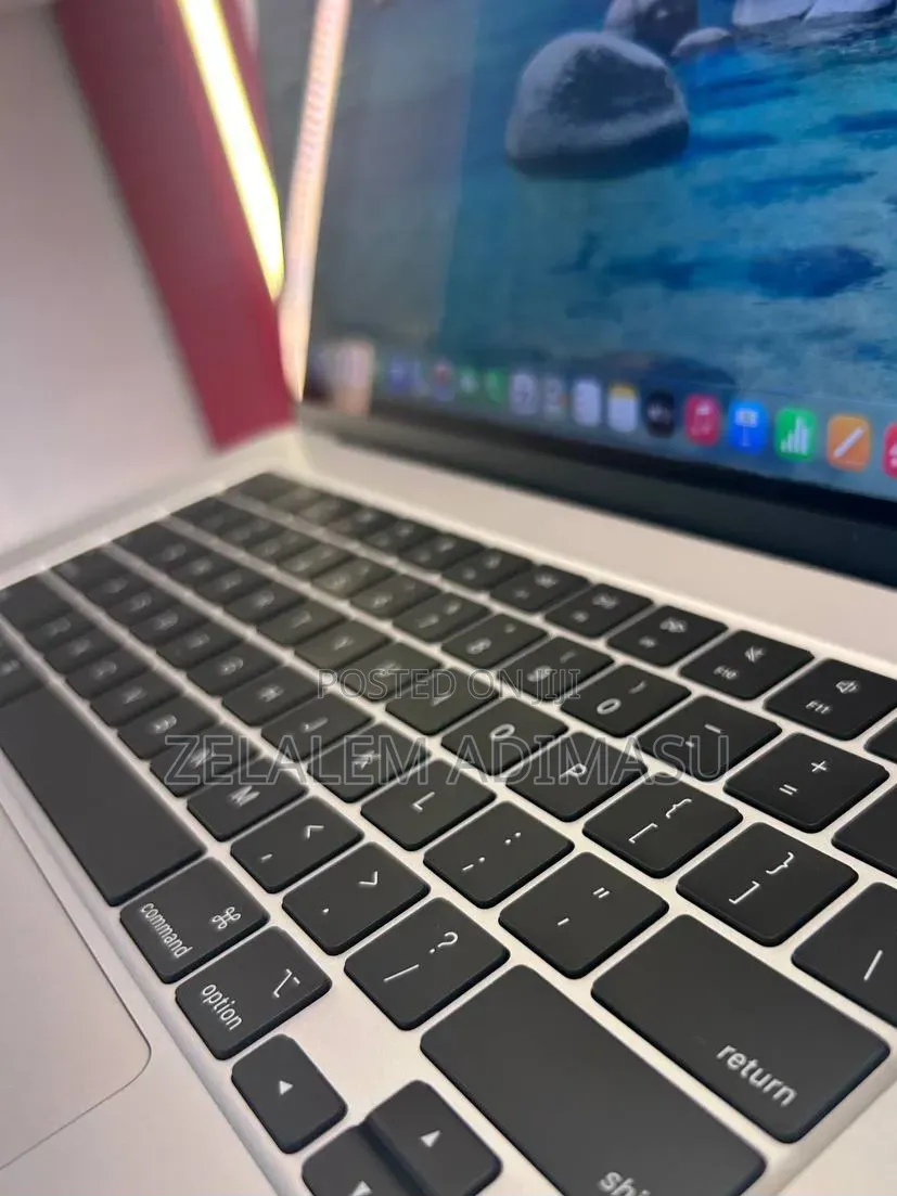 New Laptop Apple MacBook Air 2025 M4 15-inch 24GB Apple M4 SSD 512GB