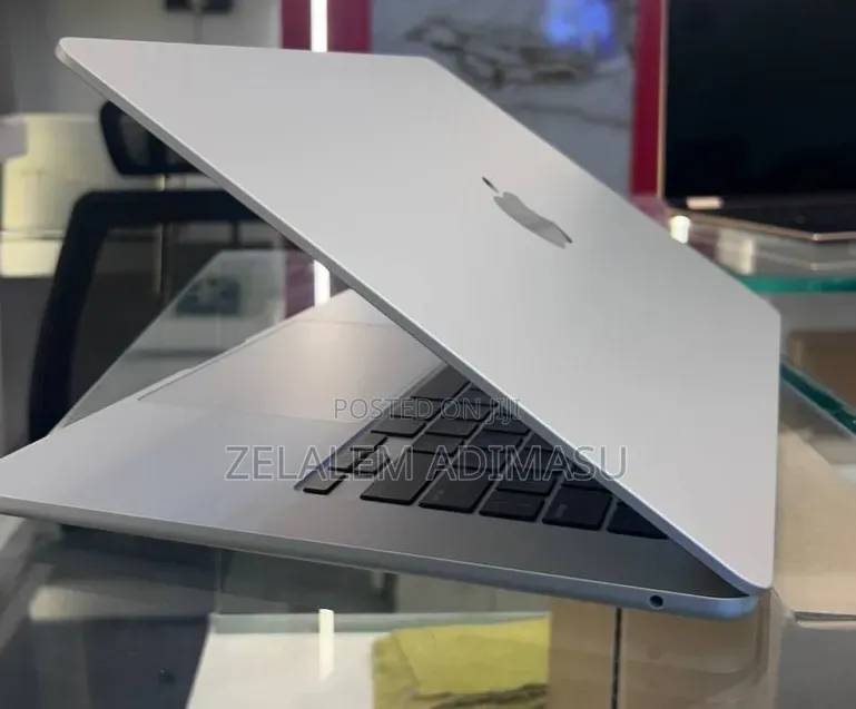 New Laptop Apple MacBook Air 2025 M4 15-inch 24GB Apple M4 SSD 512GB