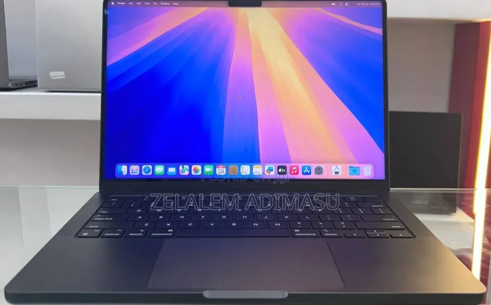 New Laptop Apple MacBook Pro 2023 M3 14-inch 18GB Apple M3 SSD 512GB