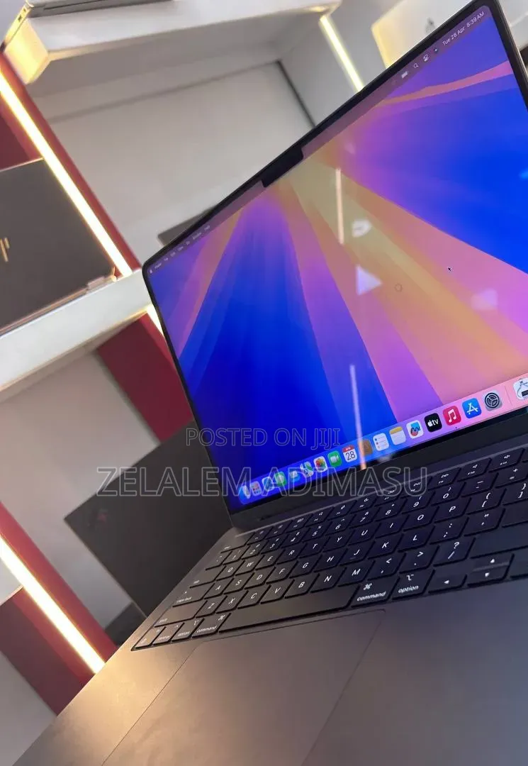 New Laptop Apple MacBook Pro 2023 M3 14-inch 18GB Apple M3 SSD 512GB