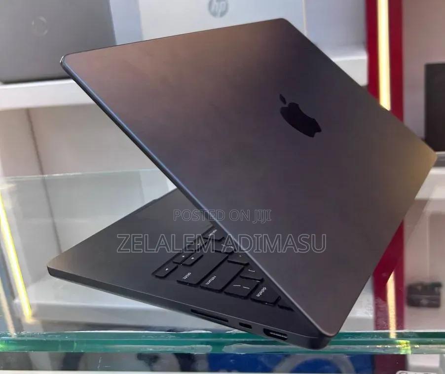 New Laptop Apple MacBook Pro 2023 M3 14-inch 18GB Apple M3 SSD 512GB