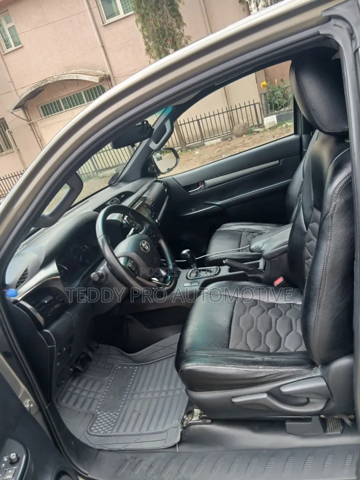 Toyota Hilux 2021 Gray