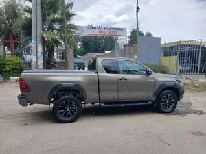 Toyota Hilux 2021 Gray