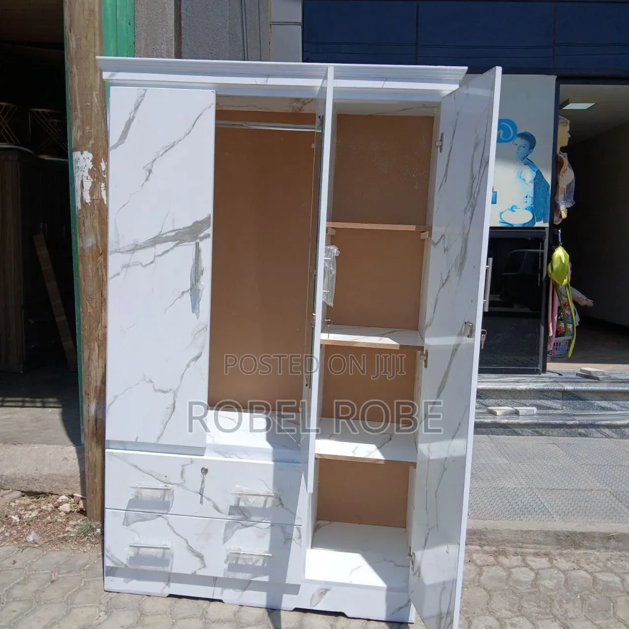Kumsaten and Closet
