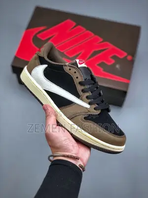 Jordan 1 Low Travis Mocka
