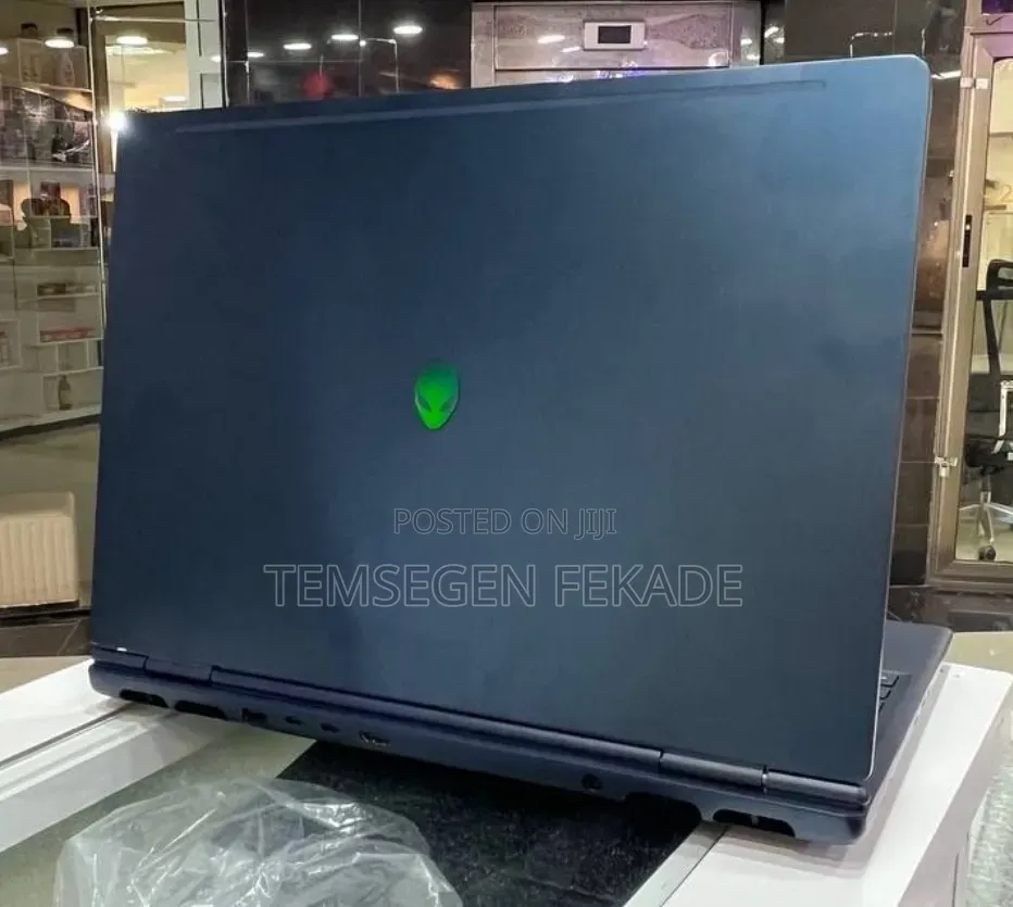 New Laptop Alienware X16 32GB Intel Core Ultra 9 SSD 1T