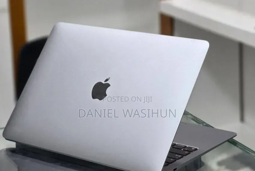New Laptop Apple MacBook Pro M1 8GB Apple M1 Pro SSD 256GB