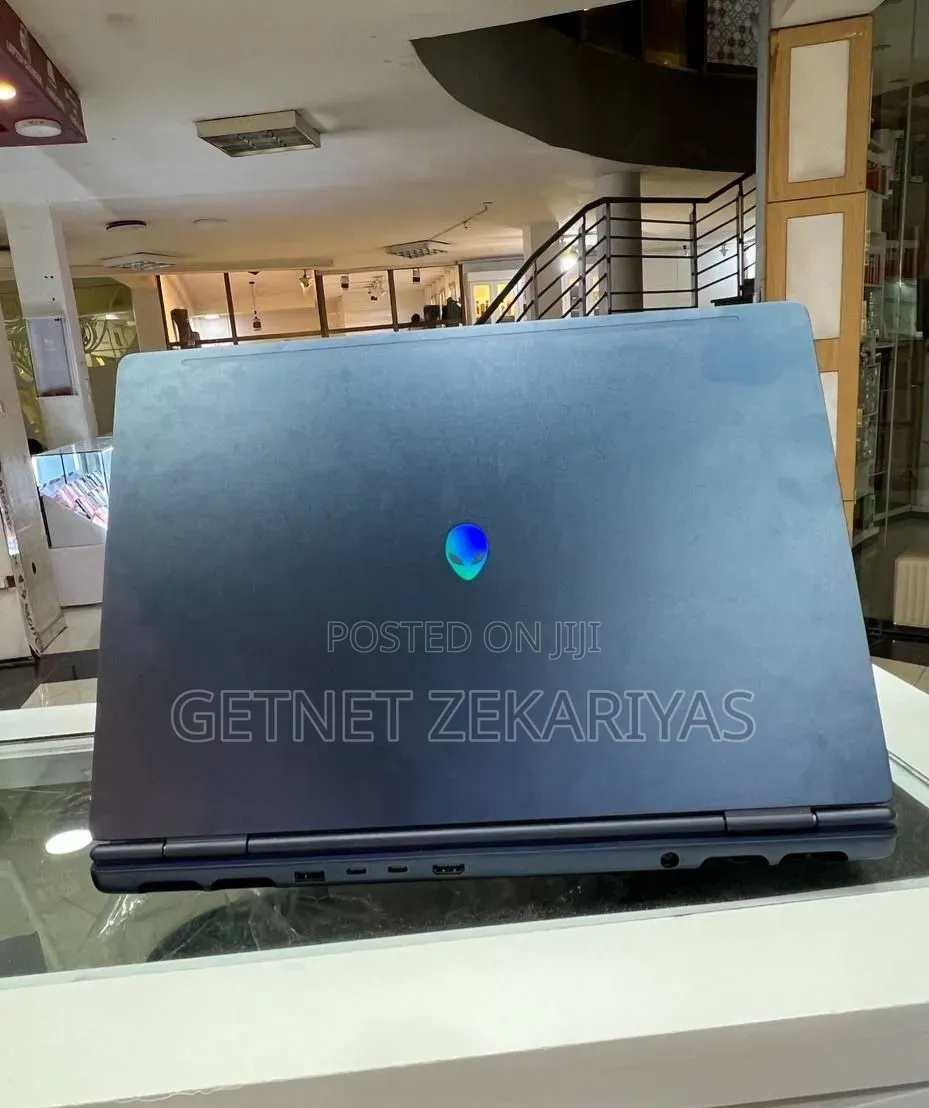 New Laptop Alienware M16 32GB Intel Core Ultra 9 SSD 1T