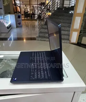 New Laptop Alienware M16 32GB Intel Core Ultra 9 SSD 1T