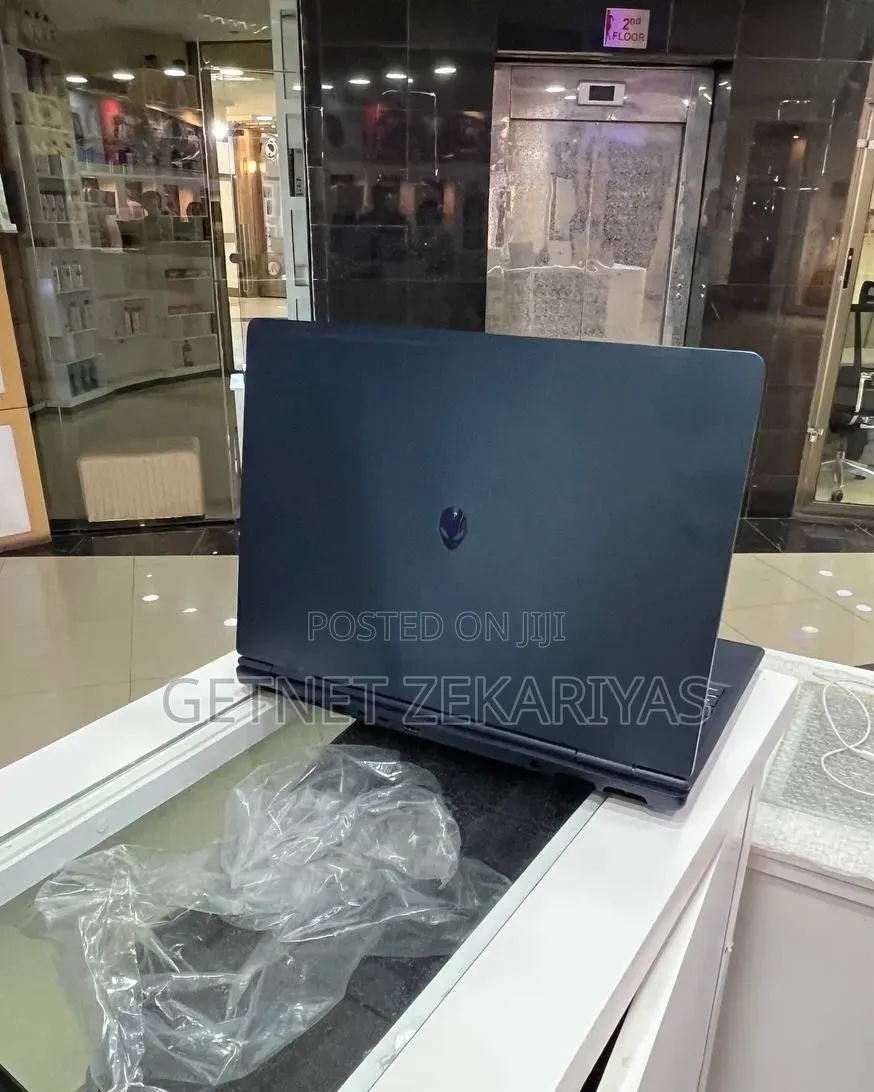 New Laptop Alienware M16 32GB Intel Core Ultra 9 SSD 1T