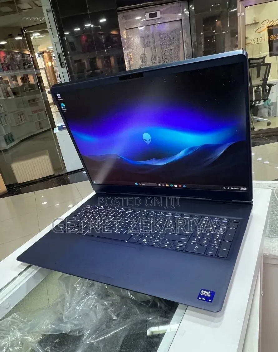 New Laptop Alienware M16 32GB Intel Core Ultra 9 SSD 1T