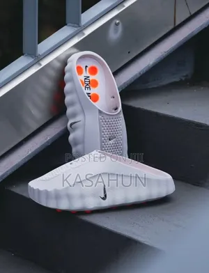 ፅድት ያለ Docter Shose