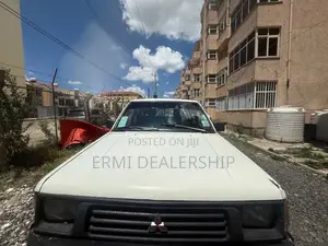 Mitsubishi L200 Double Cab 2.4 4WD 1999 White
