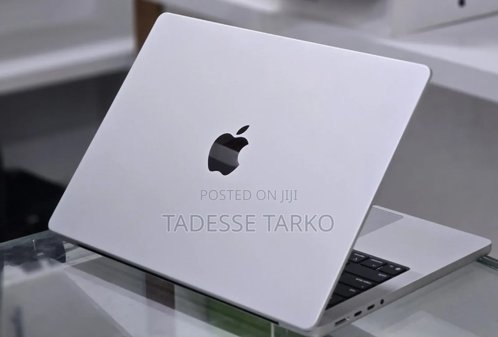 New Apple MacBook Pro 2025 M5 14-inch 16GB Apple M5 Pro SSD 512GB