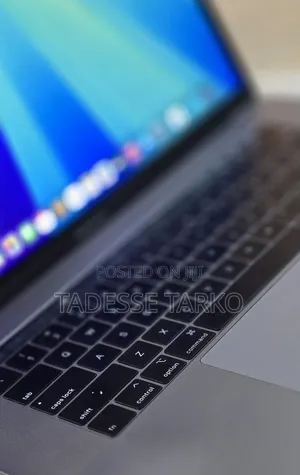 New Laptop Apple MacBook Pro 2018 16GB Intel Core i7 SSD 512GB