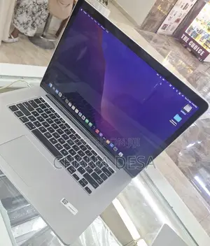 New Laptop Apple MacBook Pro 2015 16GB Intel Core i7 SSD 256GB