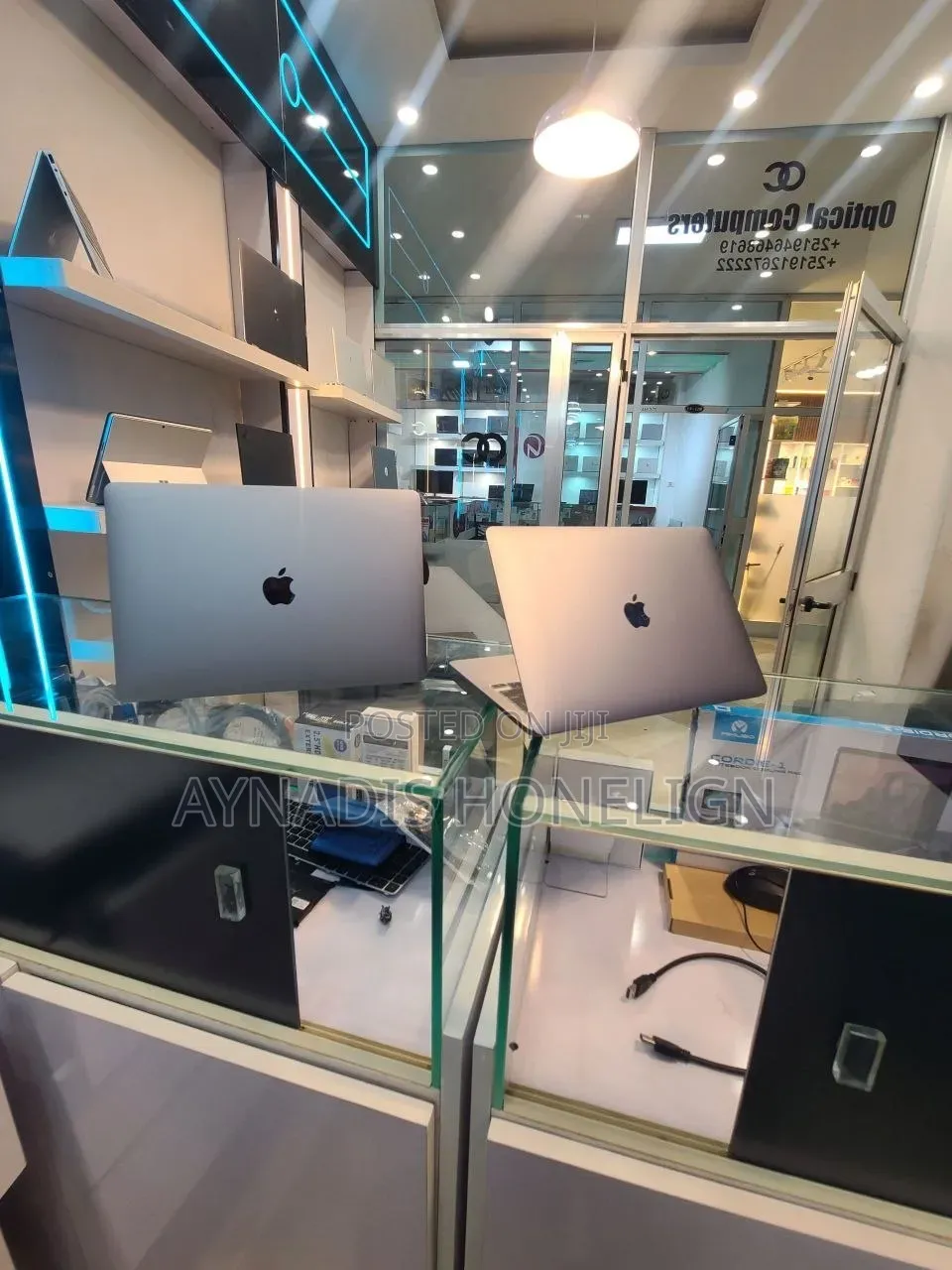 New Laptop Apple MacBook 2020 16GB Intel Core i7 SSD 256GB