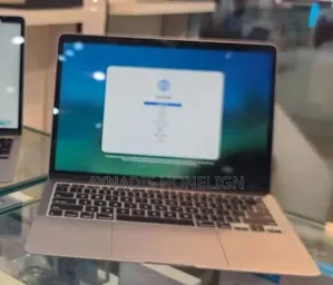 New Laptop Apple MacBook 2020 16GB Intel Core i7 SSD 256GB