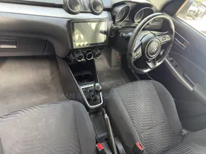 Suzuki Swift 2021 Silver