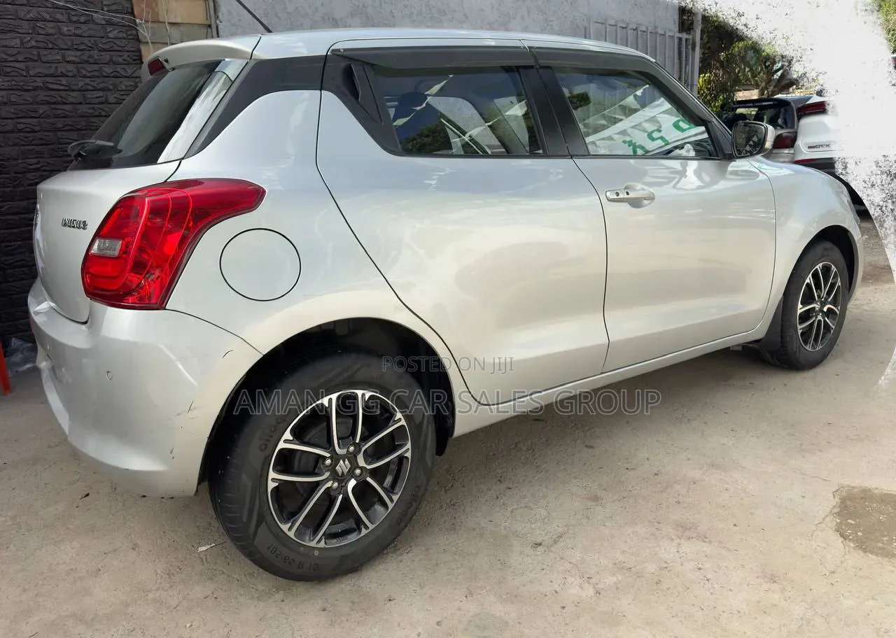 Suzuki Swift 2021 Silver