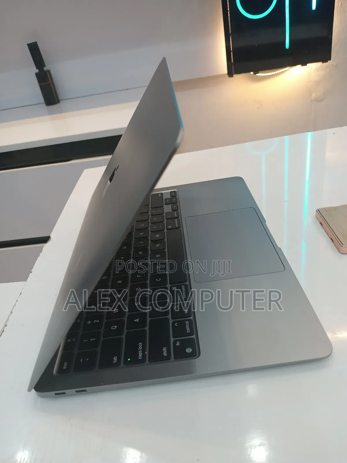 New Laptop Apple MacBook Air 2020 M1 16GB Apple M1 SSD 512GB