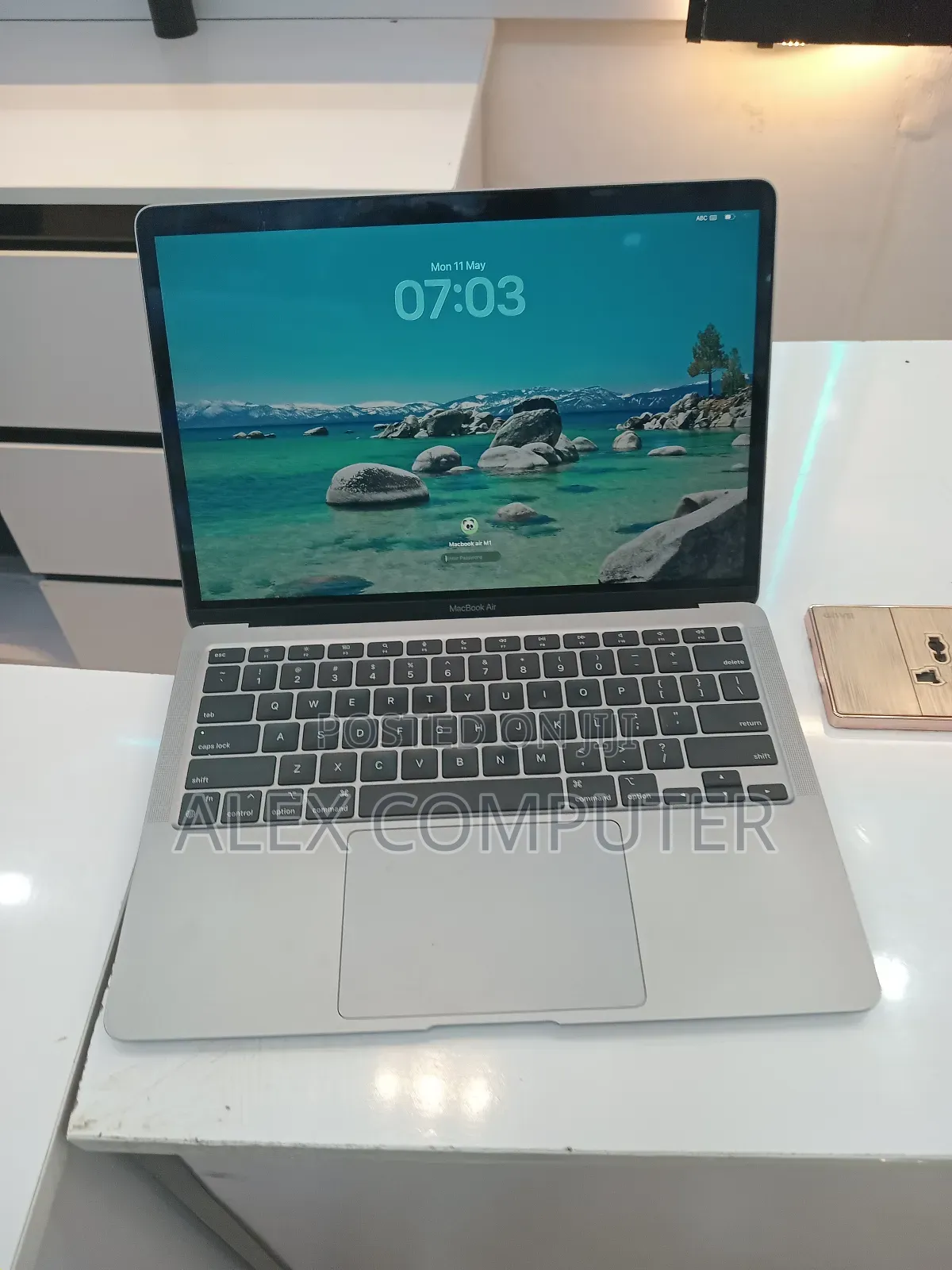 New Laptop Apple MacBook Air 2020 M1 16GB Apple M1 SSD 512GB