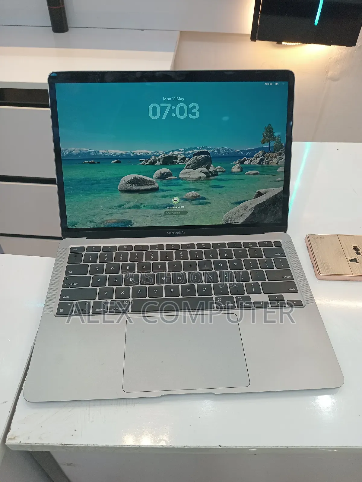 New Laptop Apple MacBook Air 2020 M1 16GB Apple M1 SSD 512GB